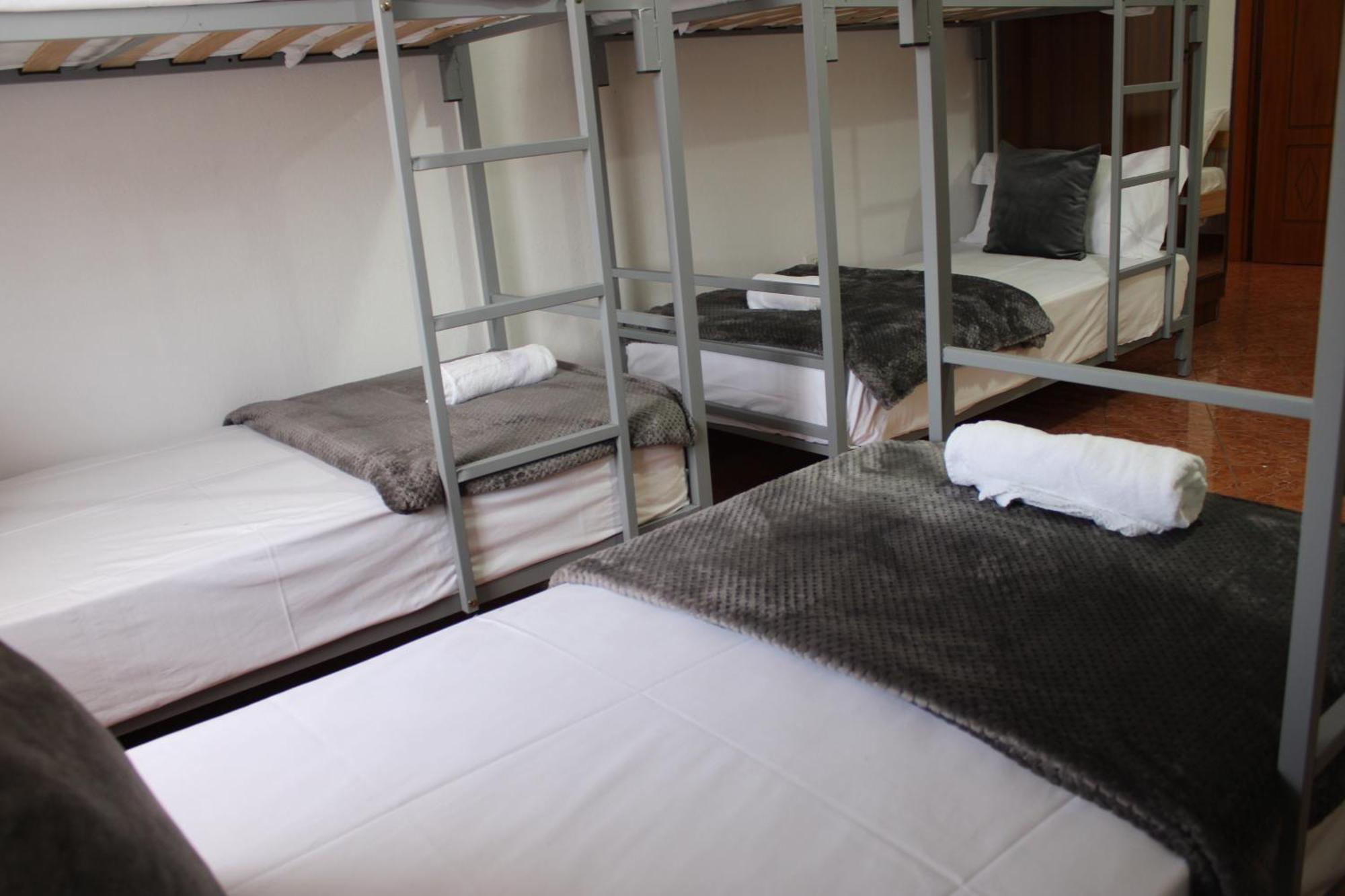Crew Hostel ティラナ エクステリア 写真
