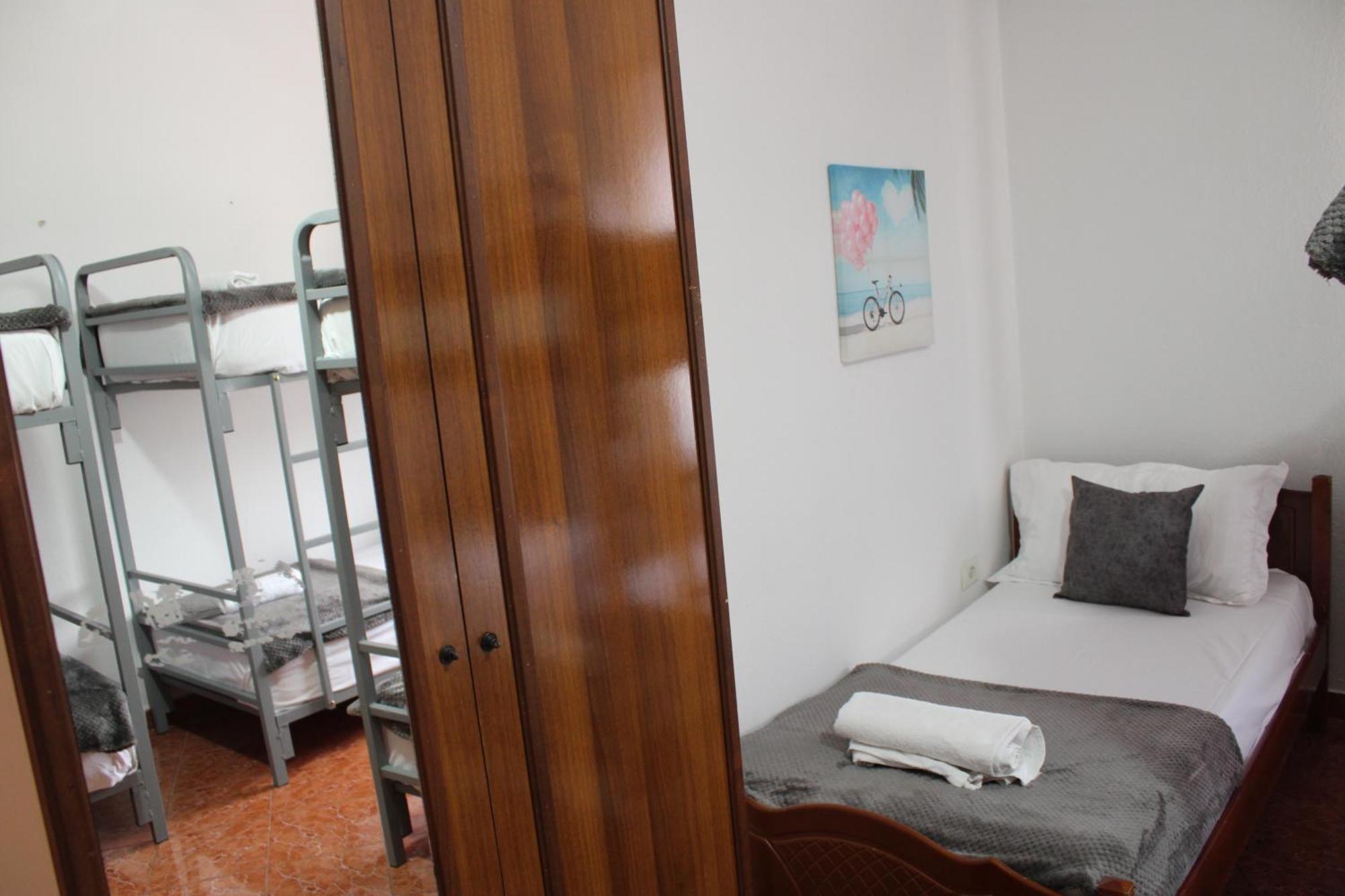 Crew Hostel ティラナ エクステリア 写真