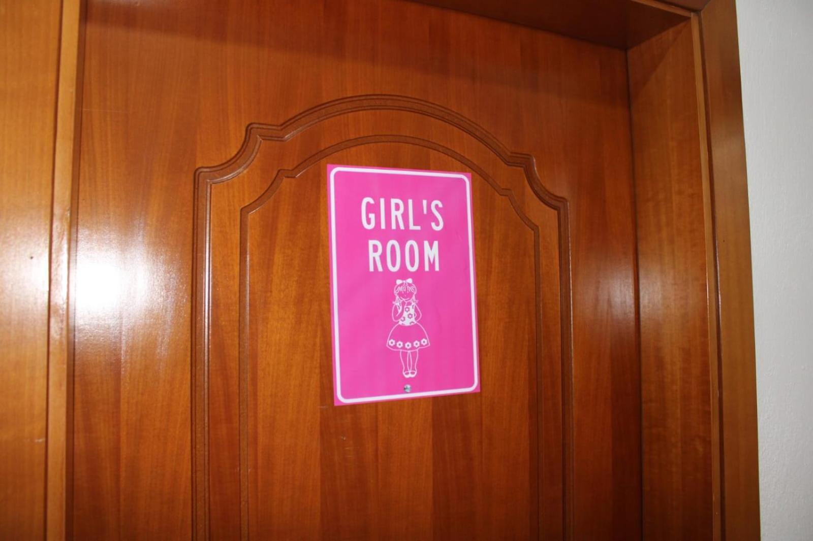 Crew Hostel ティラナ エクステリア 写真